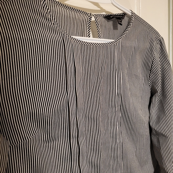 Banana Republic stripe blouse peplum pintuck - Picture 6 of 7